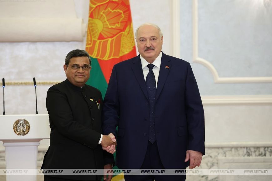 Today Mr. Ashok Kumar, Ambassador of India, presented his Credentials to H.E. Mr Alexandr Grigorievich Lukashenko, President of the Republic of Belarus in a state ceremony held  in the Independence Palace.