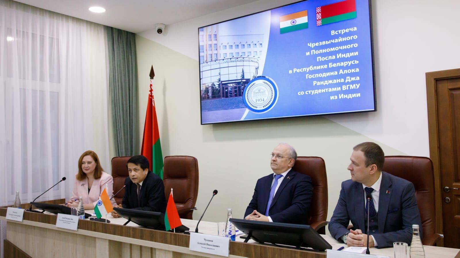 Ambassador, on 20 December, visited Vitebsk State Medical University. He met the Rector, Dr. Alexey Chukanov; interacted with Indian students; and inaugurated Days of Indian Cinema in Vitebsk.